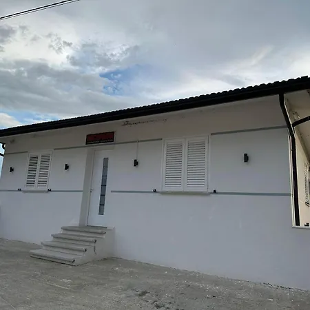 Hotel Hoteleri Ervisi Deja's Ford