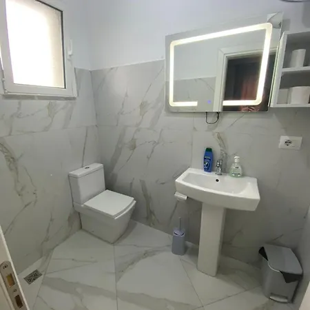 Hoteleri Ervisi 3* Deja's Ford